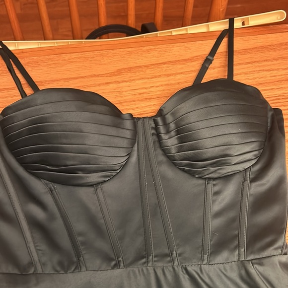 B Darlin Juniors Pleated Bodice High Slit Evening Gown. 
Size 3/4 Hunter Green - Picture 5 of 5